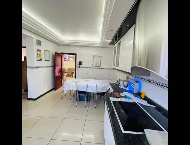 8 BEDROOM HOUSE FOR SALE IN LENASIA EXT 5